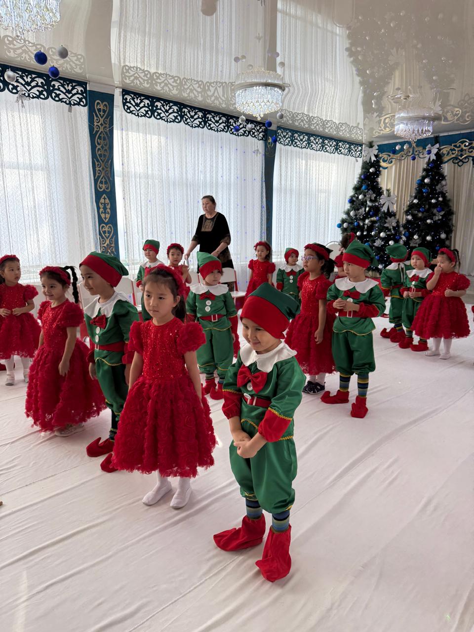 «Қош келдің, Жаңа жыл!» мерекелік іс-шара. «Көгершін» ересек топ.